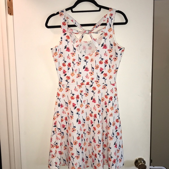 Floral Dress with Back Detailing - Picture 2 of 3